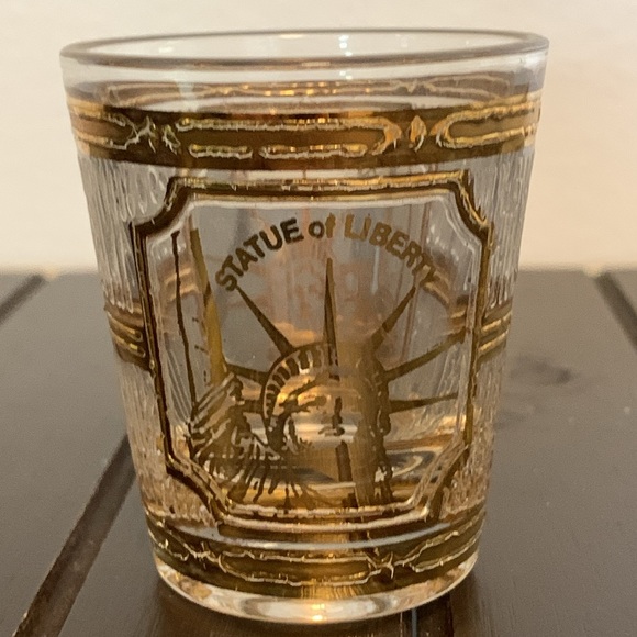 Vintage Culver 22KT Gold statue of liberty souvenir shot Glass. - Picture 5 of 7
